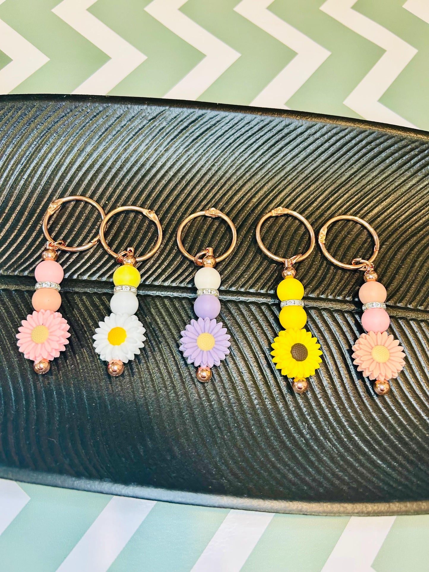 Sunflower beaded keychains, silicone beads, sunflowers, spring, pastel colors, great gifts. flowers.