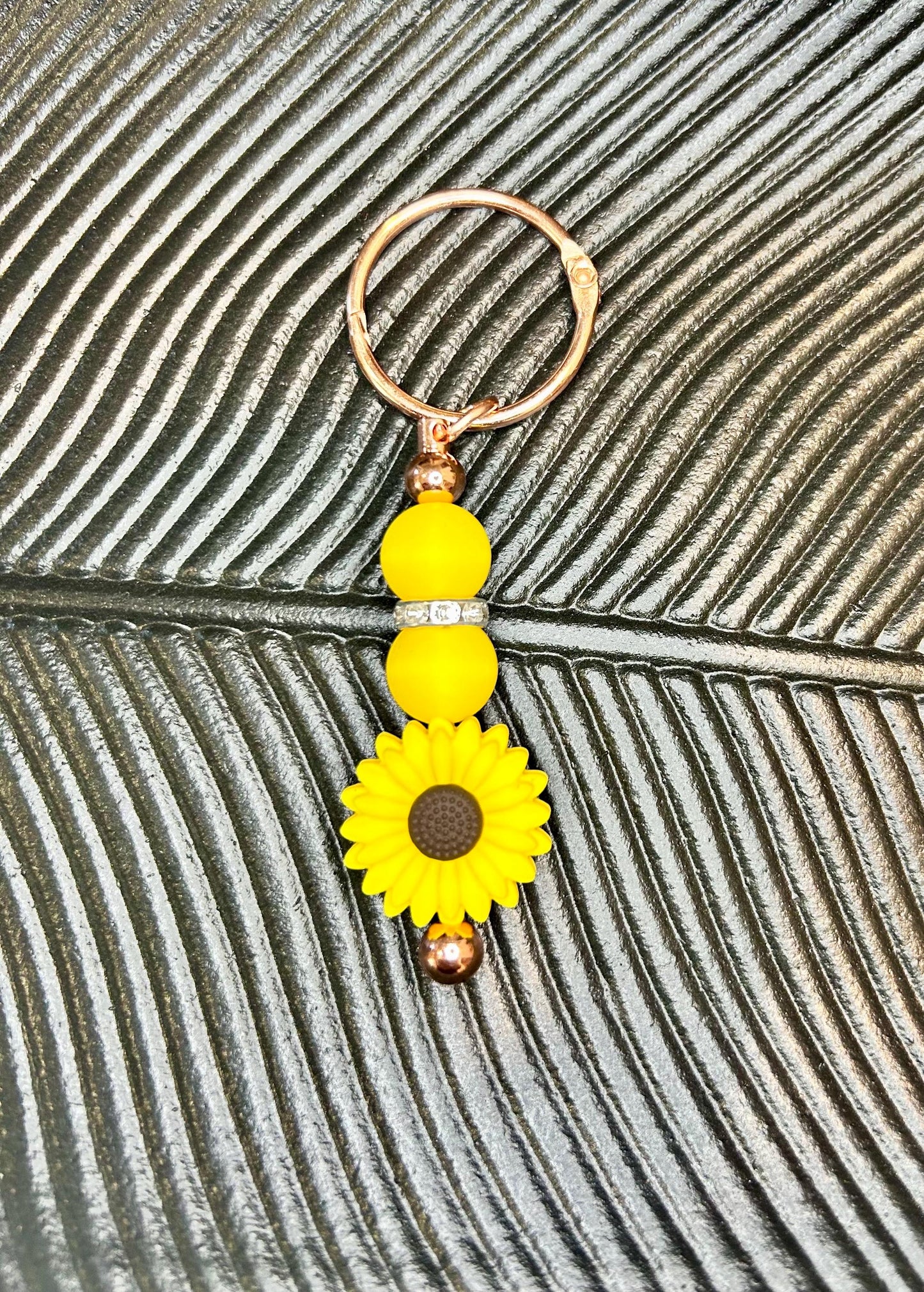 Sunflower beaded keychains, silicone beads, sunflowers, spring, pastel colors, great gifts. flowers.